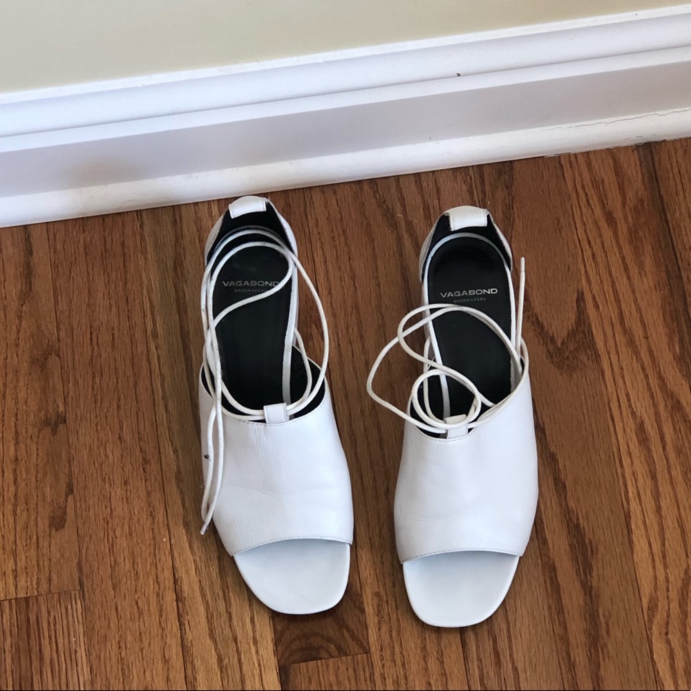 Vagabond white sandal